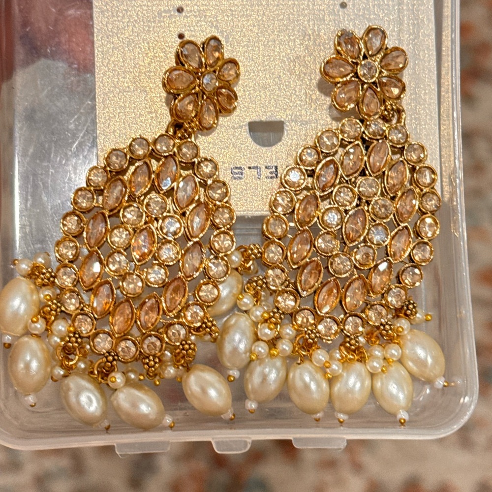 Elegant Gold and Pearl Drop Earrings